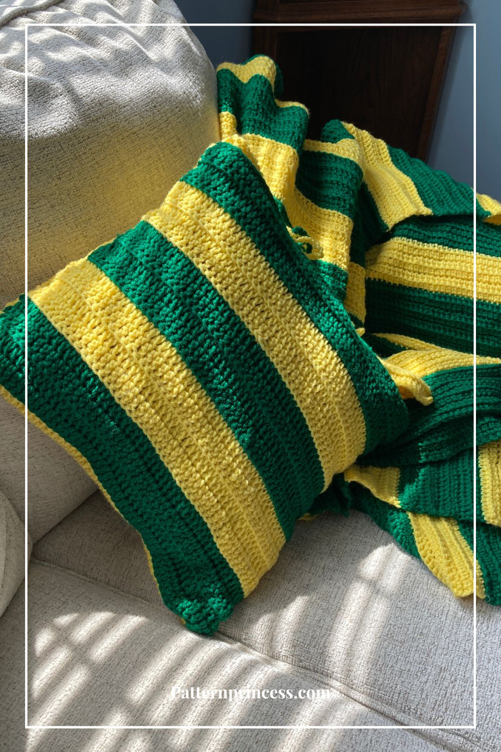 Green and Gold Blanket Pocket Pillow Pattern