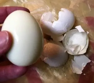 Easy peel hard-boiled egg