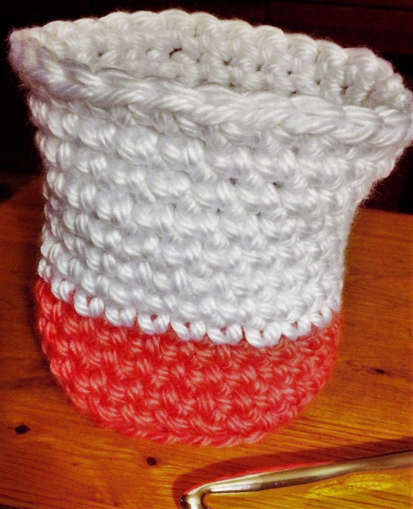 Small coral basket with tall side