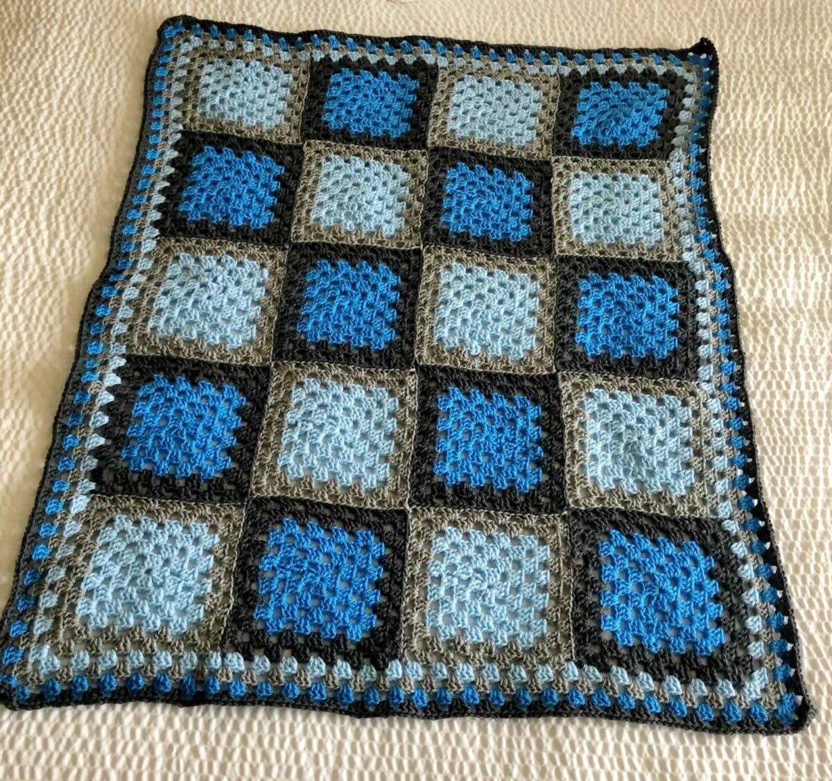 Granny Square Blue Agate Crochet Blanket - Pattern Princess