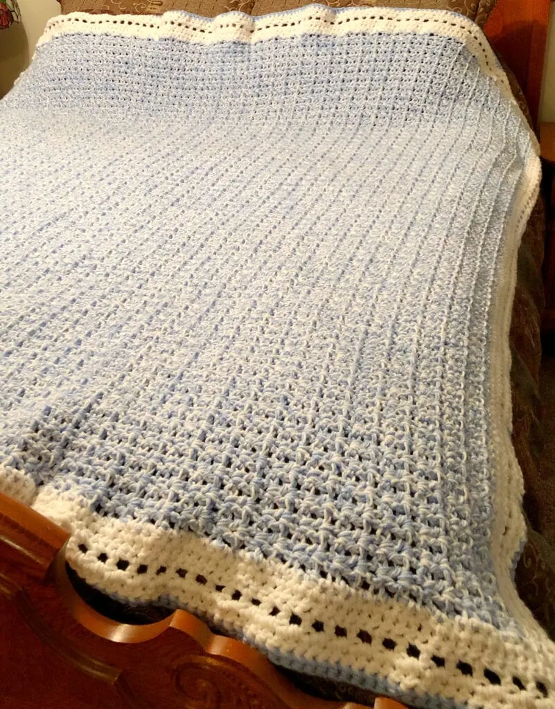 Large Modern V-Stitch Chunky Blanket