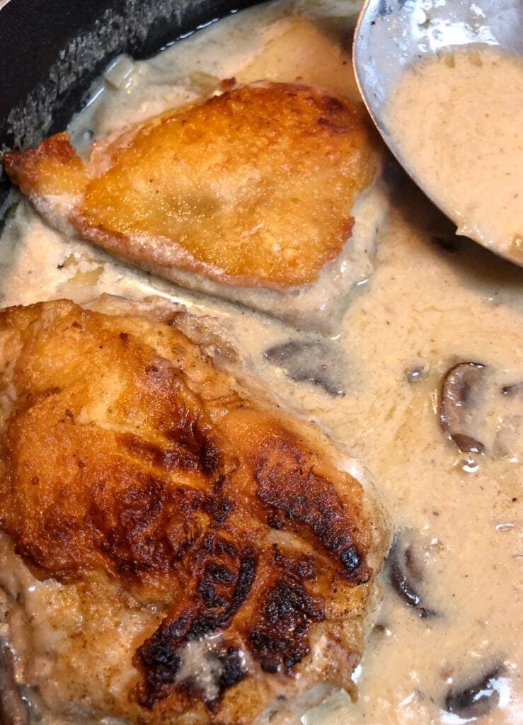 Skillet Chicken and Mushroom Wine Sauce