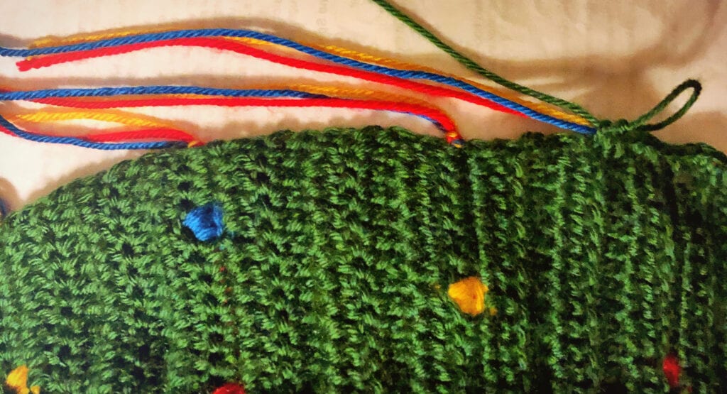 Tying Colored Yarn Together at the Beginning and End of the Row