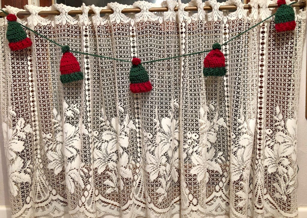 Ribbed Christmas Hat Garland