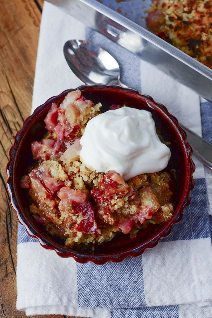 Rhubarb-and-Pear-Crumble thesaltypot