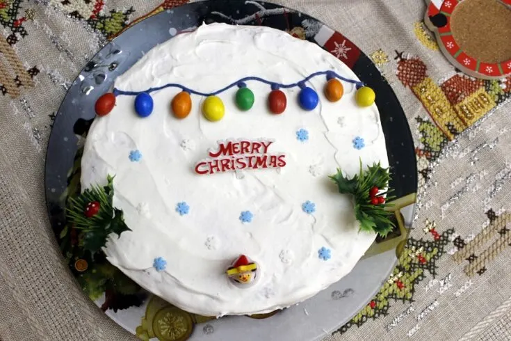Christmas-Cake-2021-with-MandMs-image
