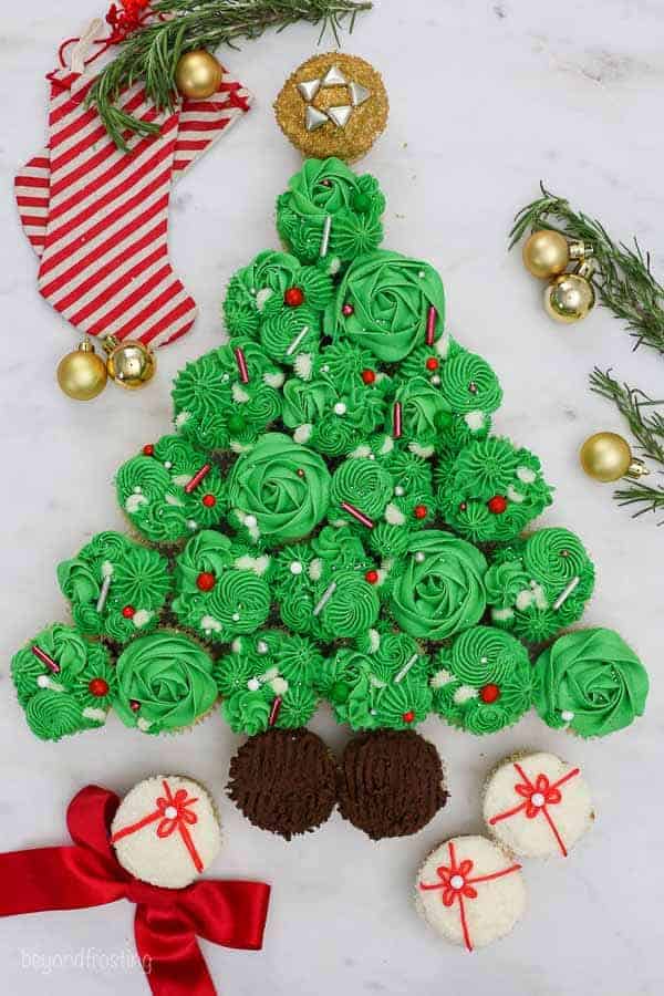Christmas-Tree-Cupcake-Pull-Apart-Cake