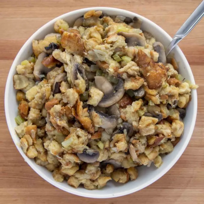 cooked-stuffing-in-bowl