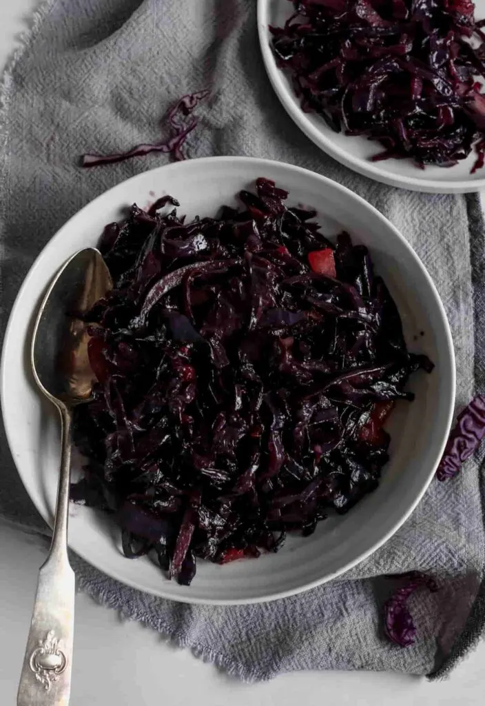 EASY BUTTERY BRAISED RED CABBAGE