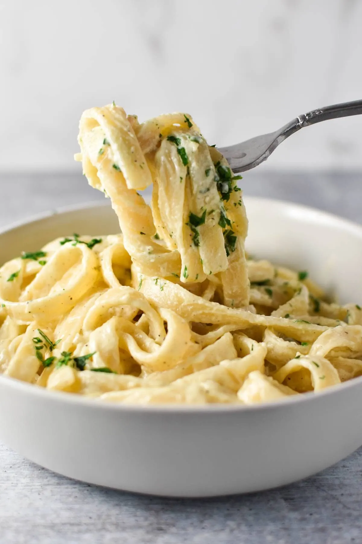 creamy-pasta-on-fork