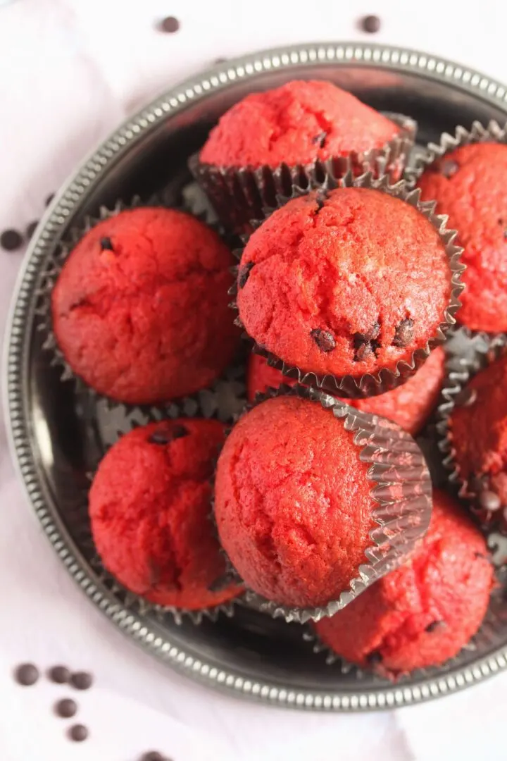 red-velvet-muffins-close