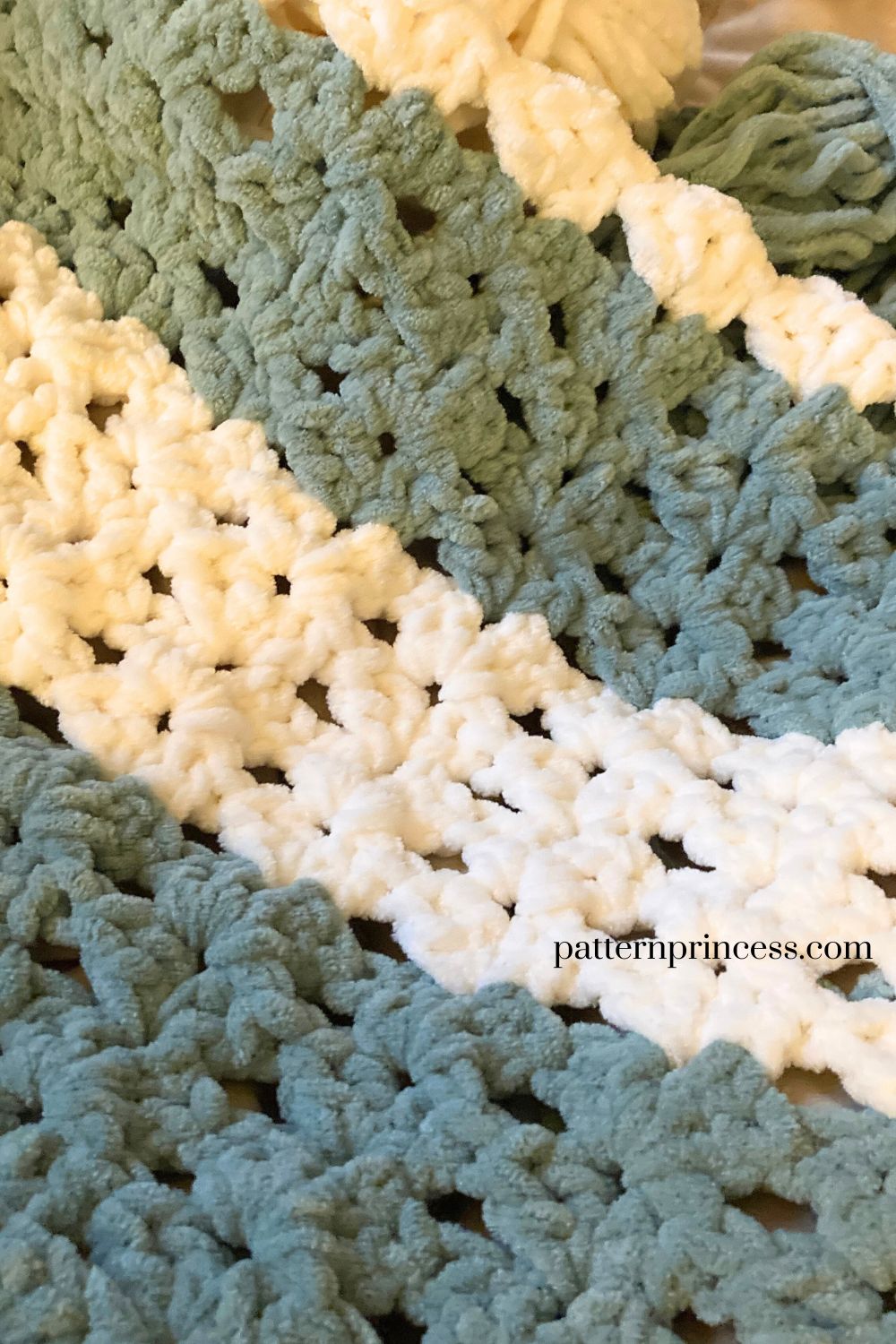 Chunky Crochet Blanket close up stitches