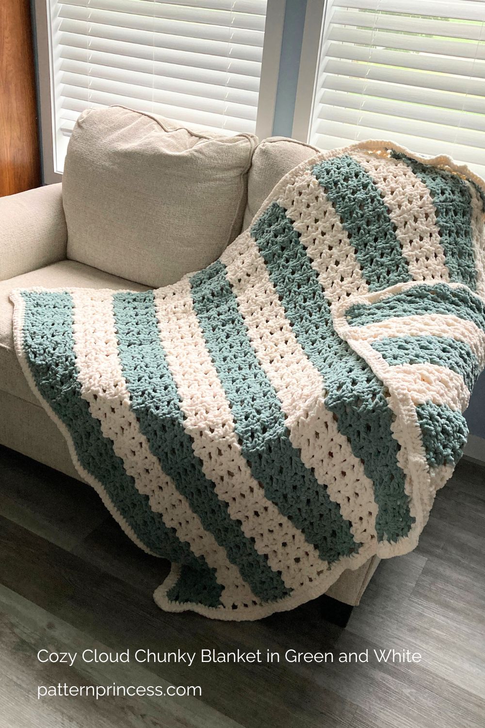 Cozy Cloud Chunky Blanket in Green and White