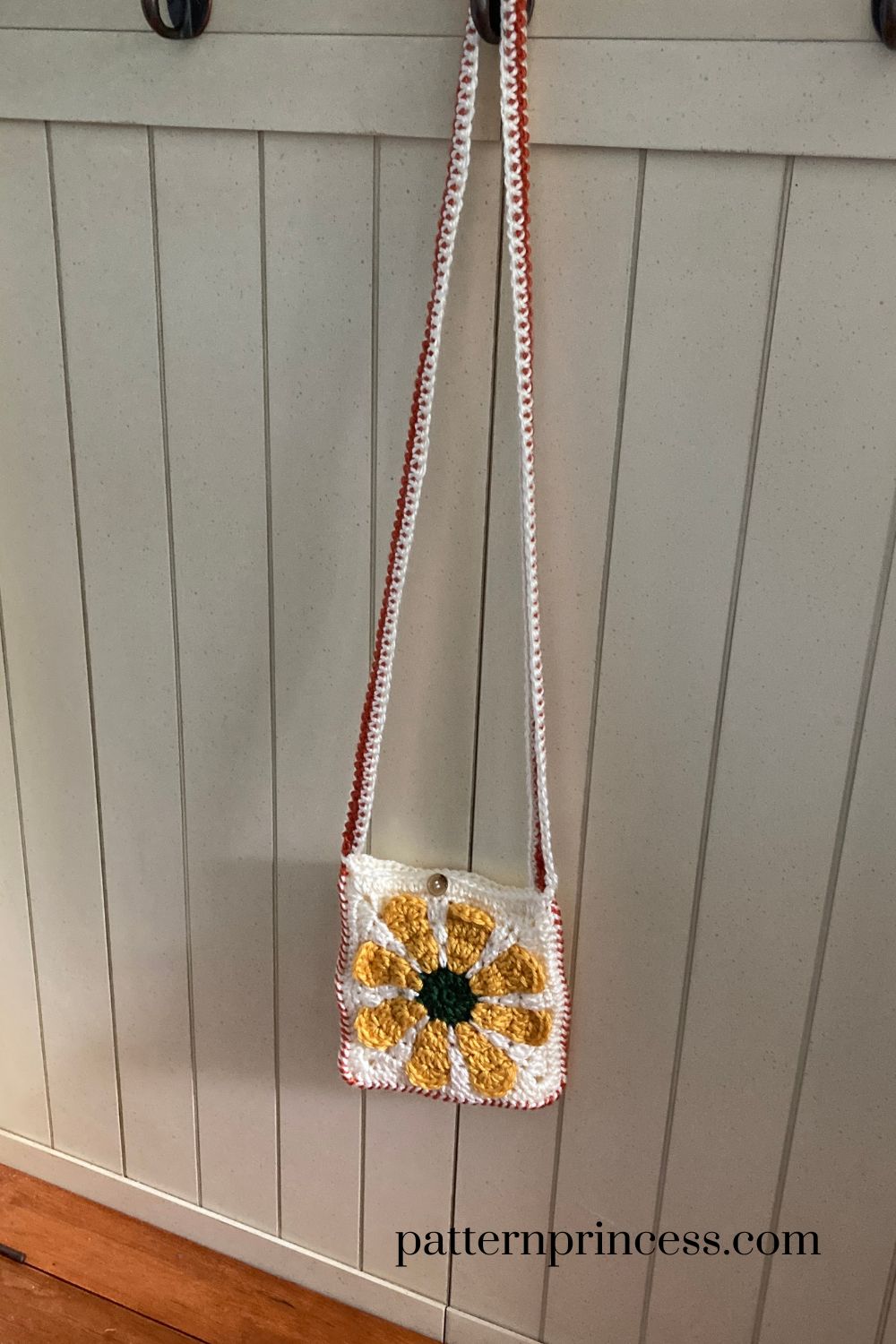 Crochet Crossbody Bag with Daisy Design